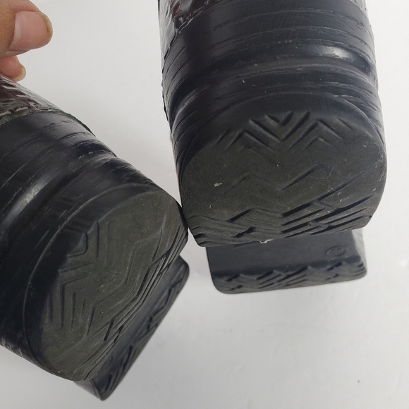 Dansko Black Clogs Webbed Textured Patent size 39 - Picture 13 of 13